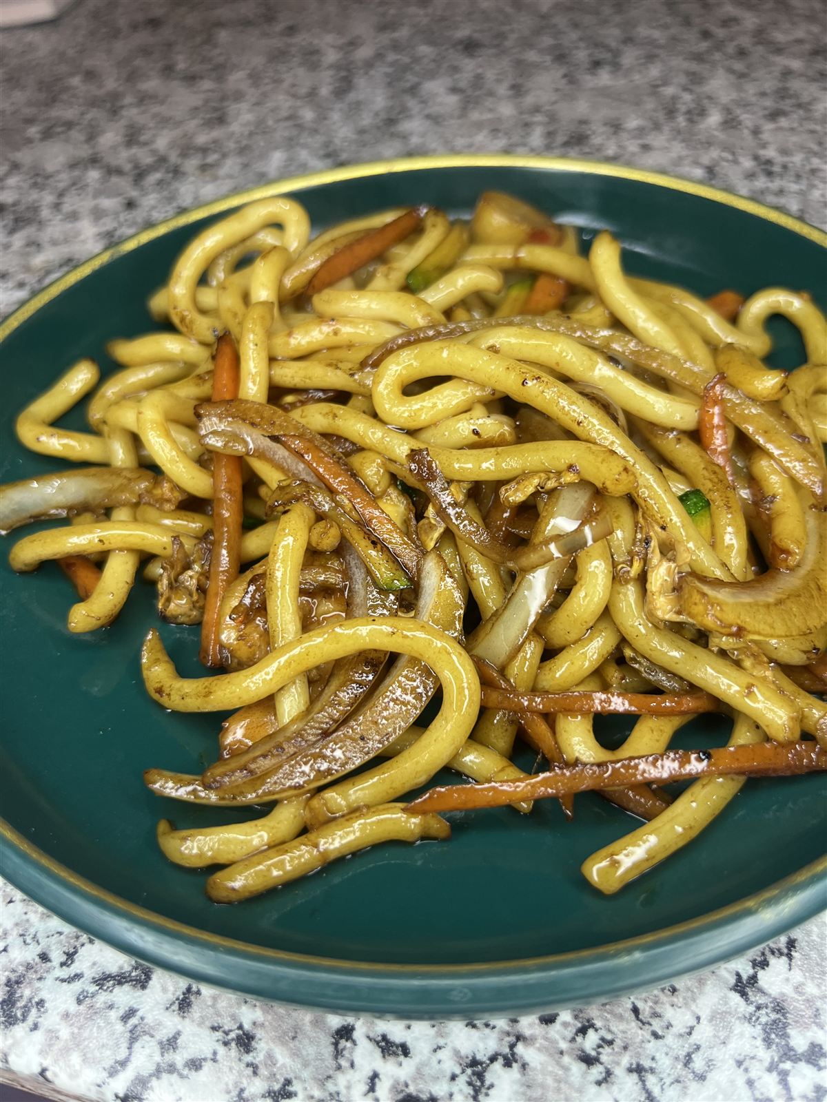 Noodles salteados con verduras